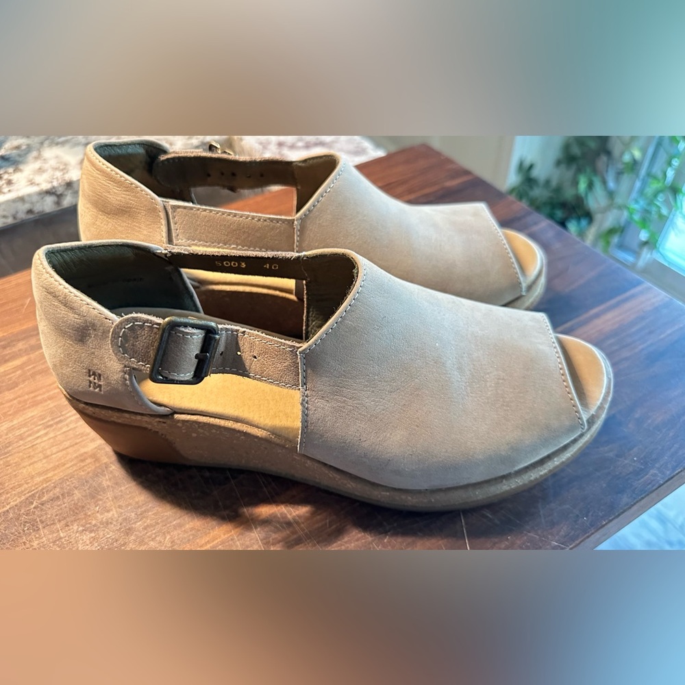 El Naturalista suede and cork peek toe wedge shoe 40 beige